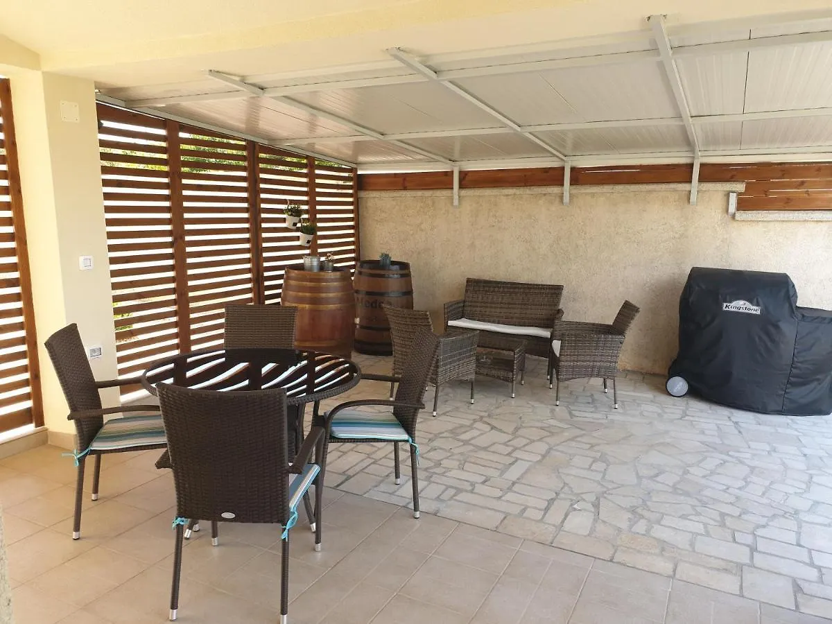Apartment Valbandon 7296B Stinjan
